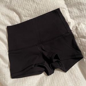 Lululemon short shorts black